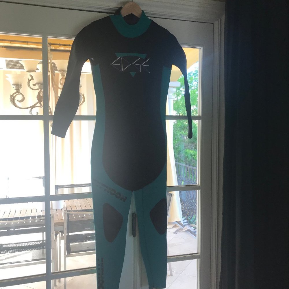 Womens Typhoon Edge 3mm Wetsuit & Gloves